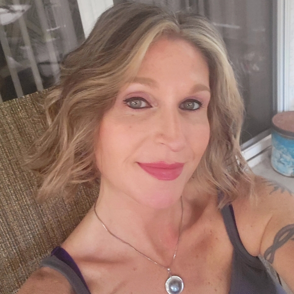 Meet your Posher, Sarah - Picture 2 of 2